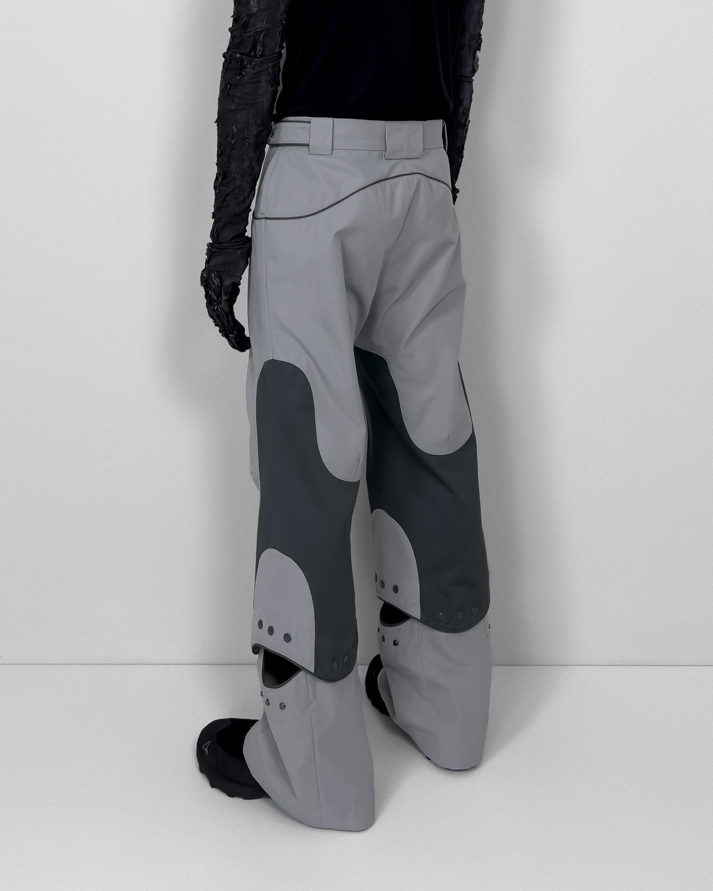 Wavy line pants